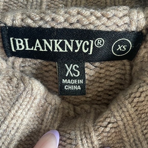 ⭐️ NWT BLANK NYC Bare With Me Mock Neck Sweater XS - Picture 10 of 12